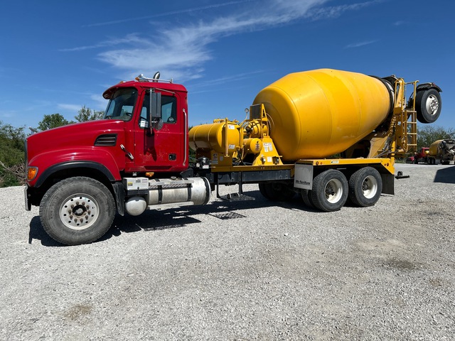 2007 Mack Granite 8x4 Mixer Truck