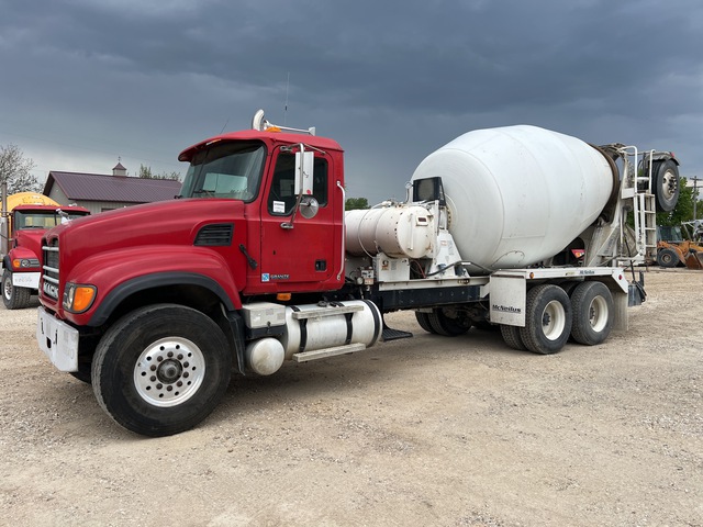 2007 Mack CV513 8x4 Mixer Truck