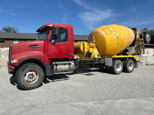2007 Volvo VHD64F 8x4 Mixer Truck