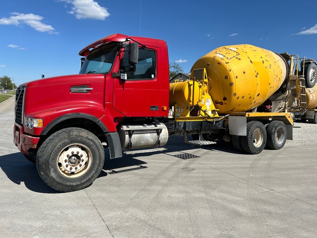 2007 Volvo VHD64F 8x4 Mixer Truck