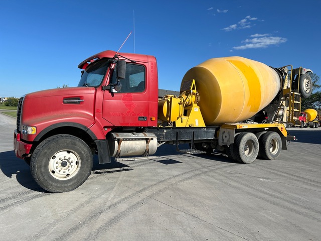 2007 Volvo VHD64F 8x4 Mixer Truck