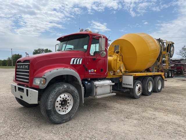 2015 Mack GU713 10x4 Mixer Truck