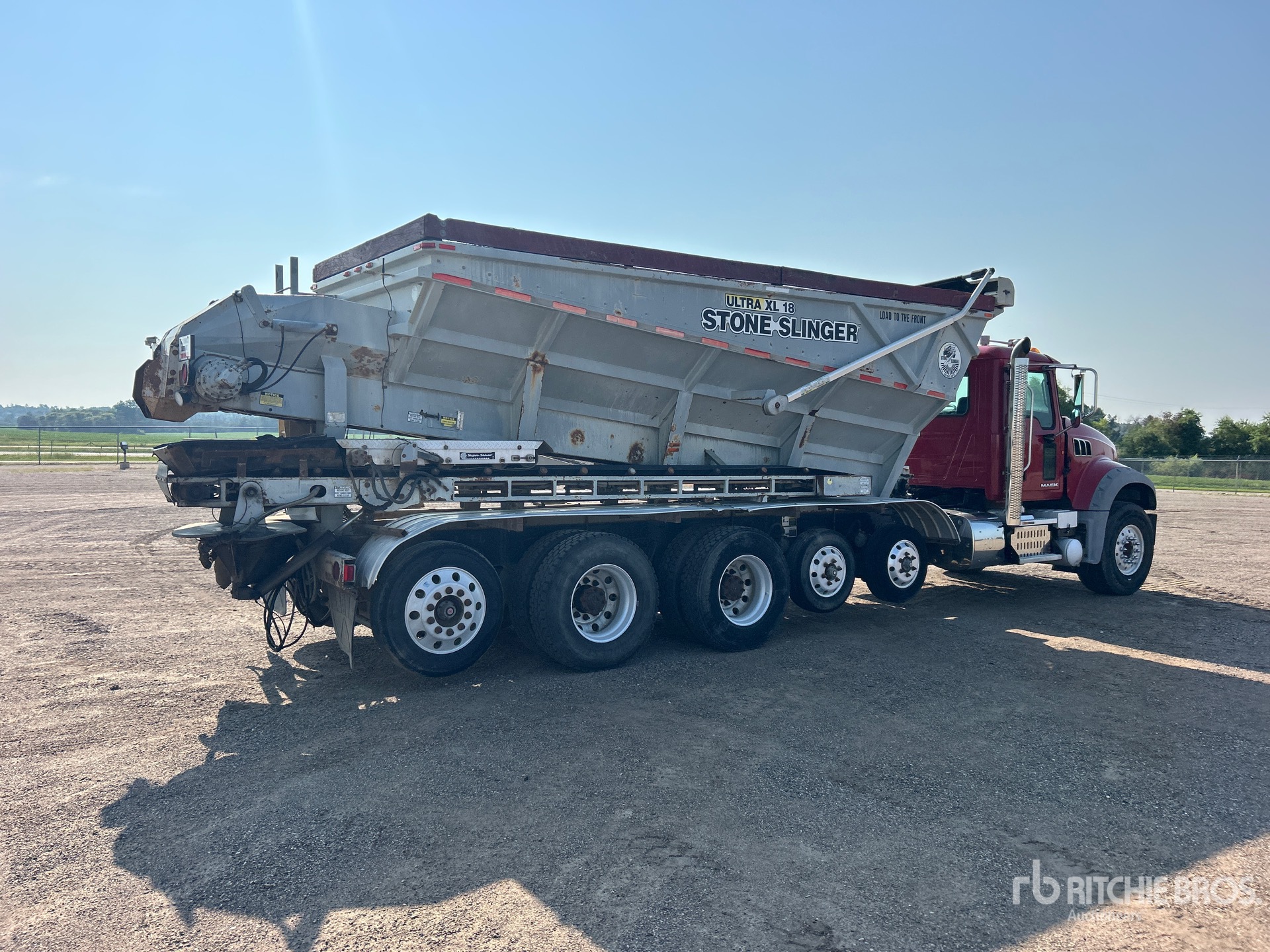 2014 Mack GU713