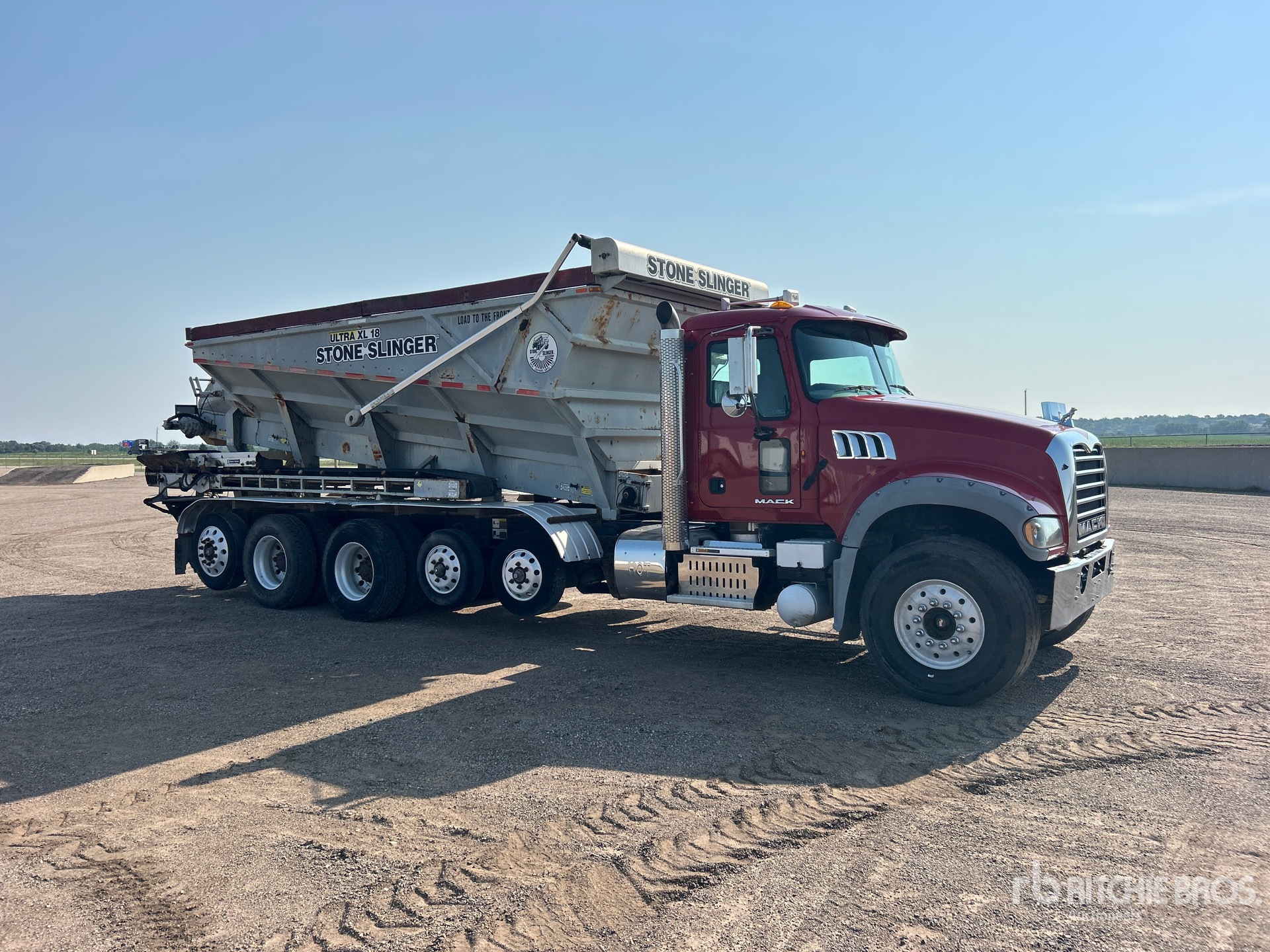 2014 Mack GU713