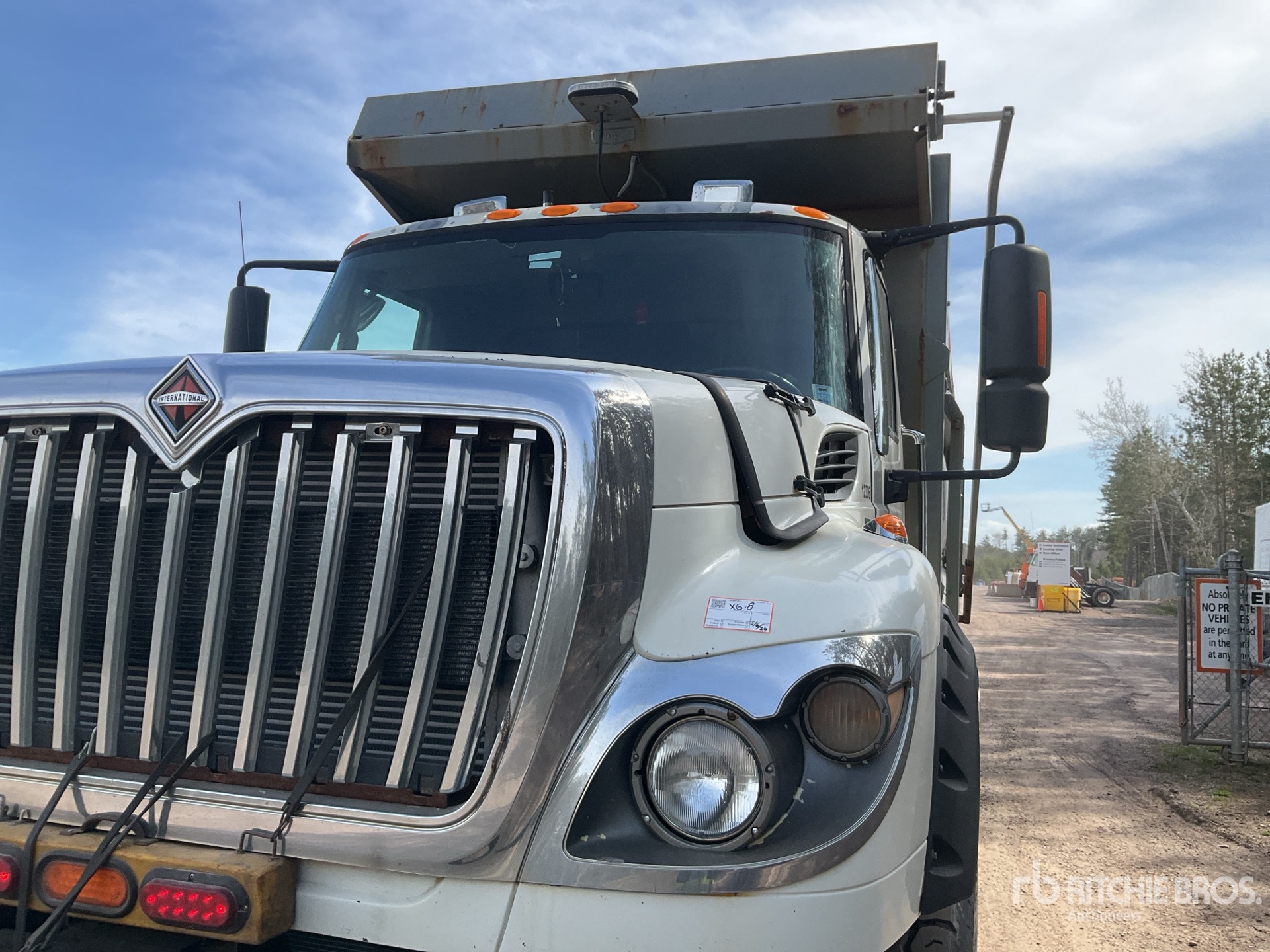 Photo of a 2012 International 7600