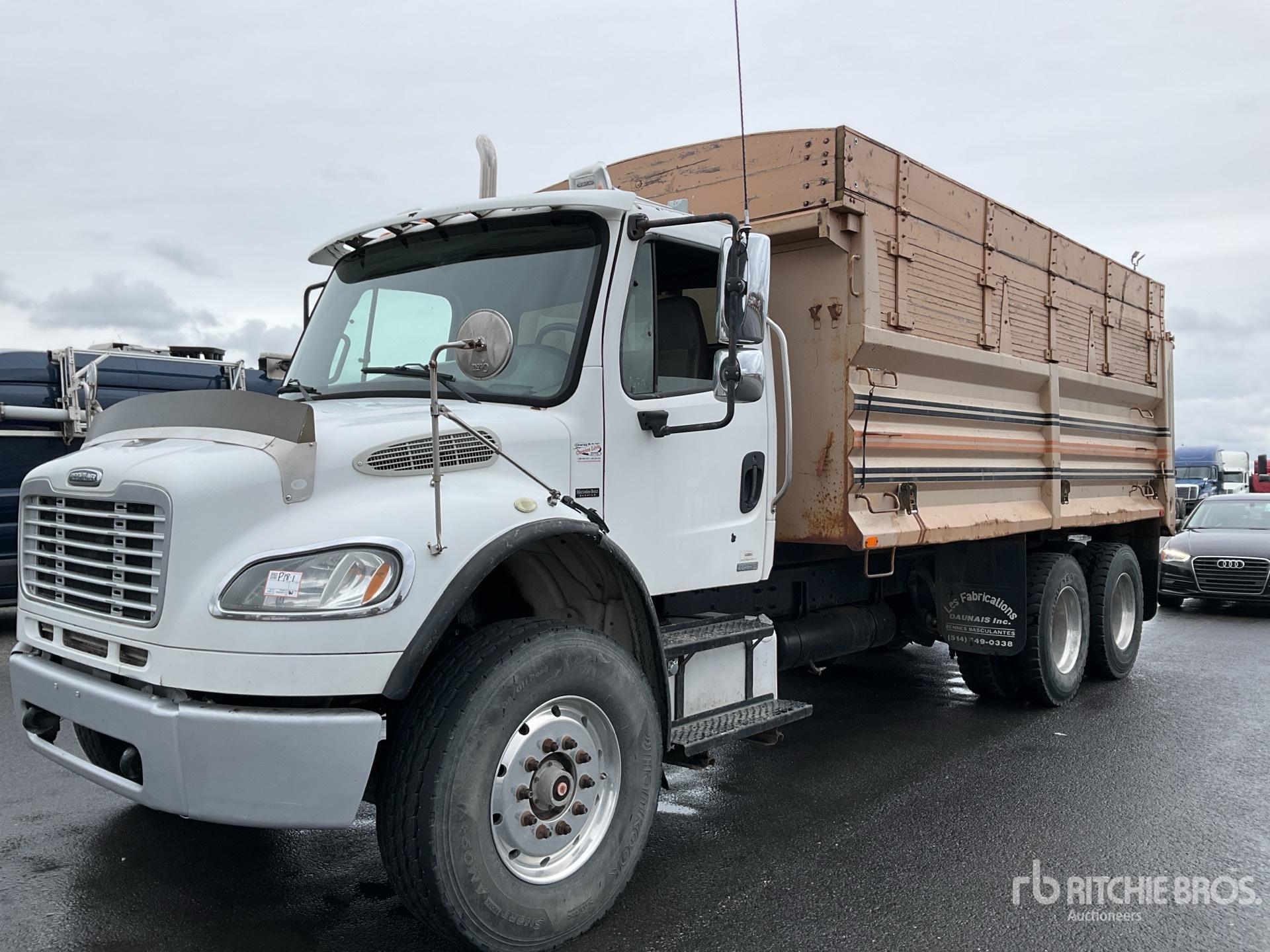 Photo of a 2006 Freightliner FM2