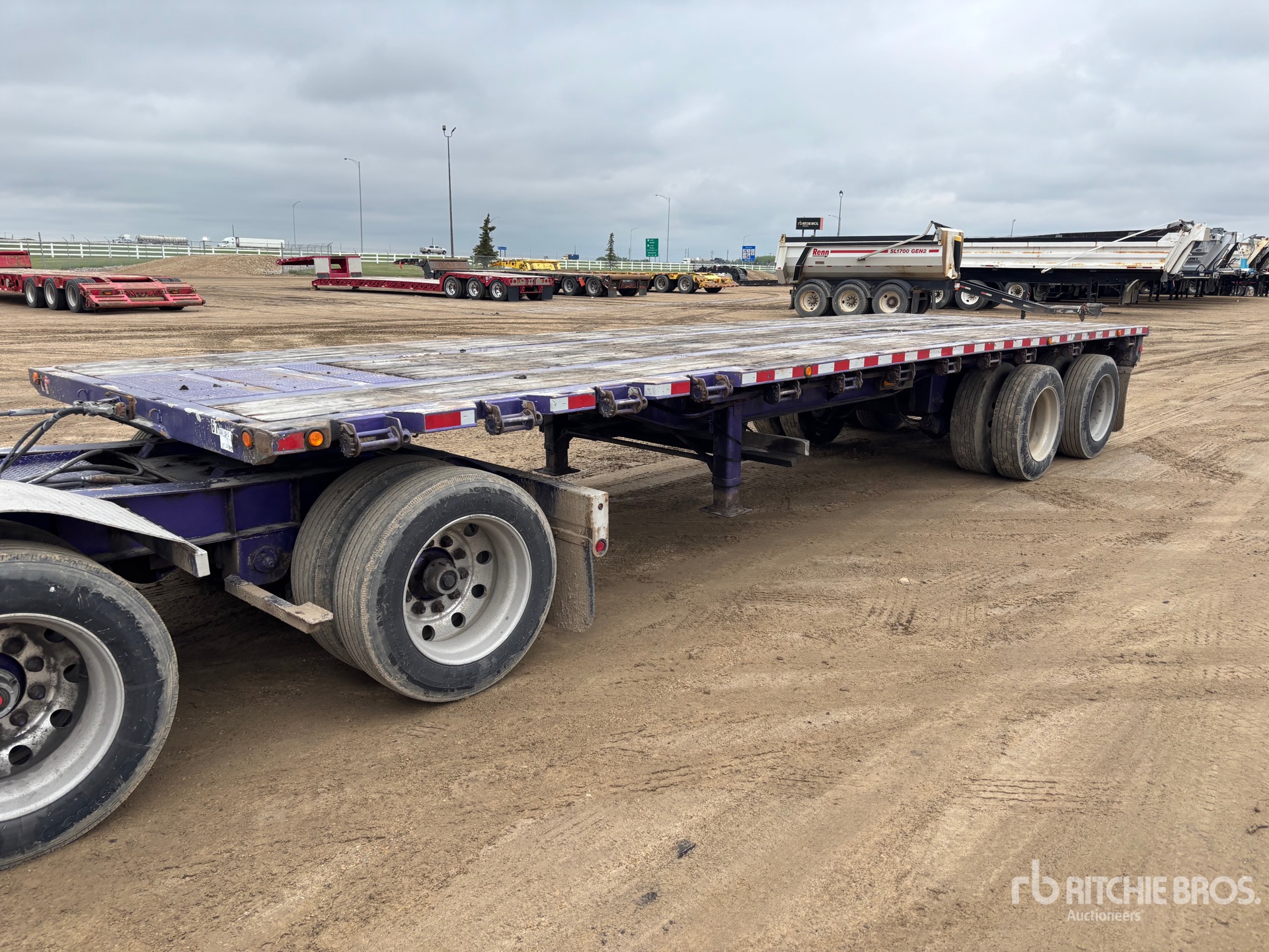 Photo of a 2007 Doepker 28 ft Super B-Train Pup