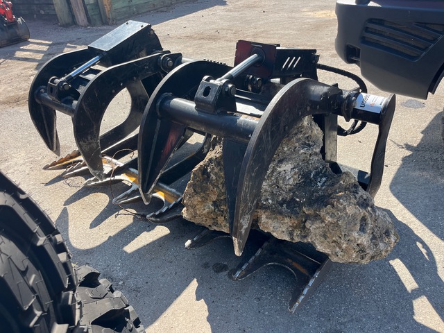 Land Pride RG3074 74 in Skid Steer Grapple (Inoperable)