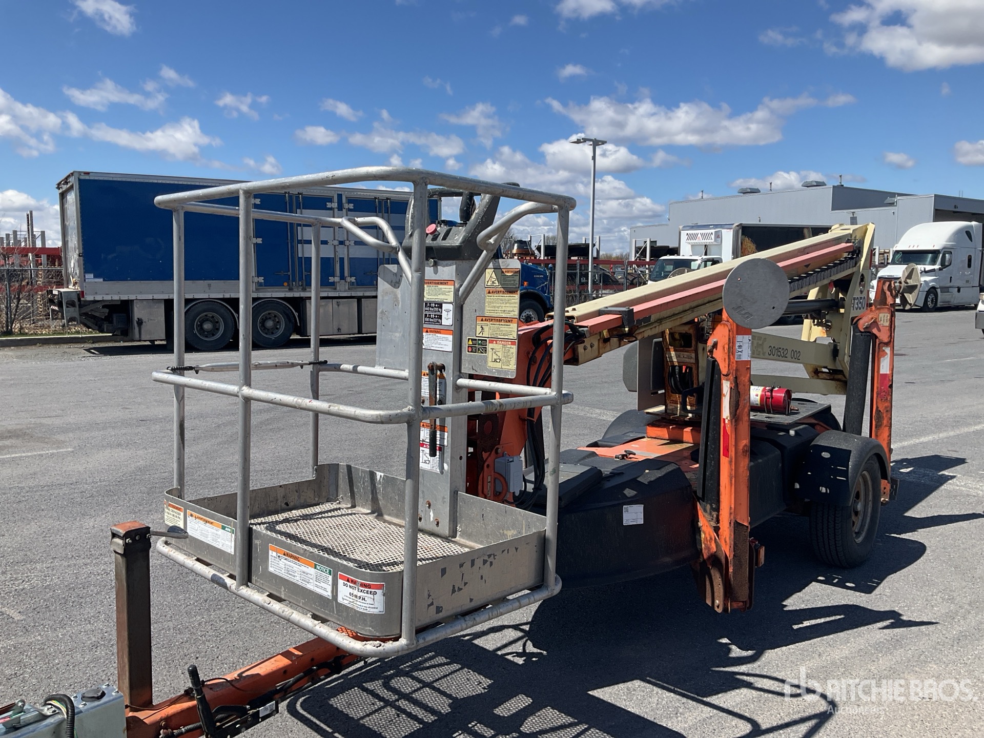 Photo of a 2012 JLG T-350