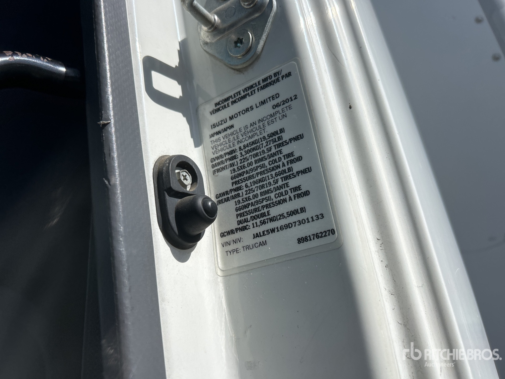 Photo of a 2013 Isuzu NRR