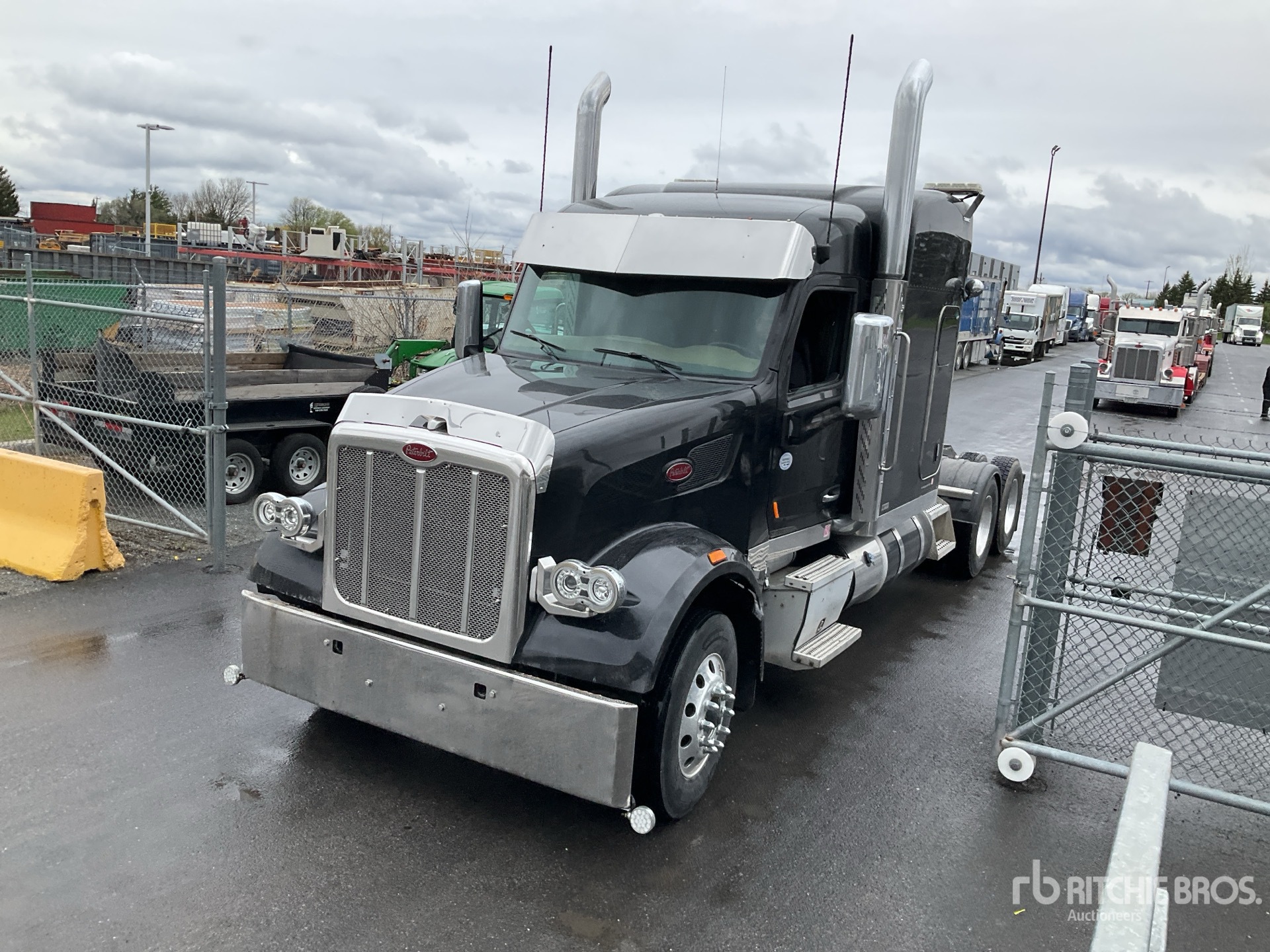 Photo of a 2016 Peterbilt 567
