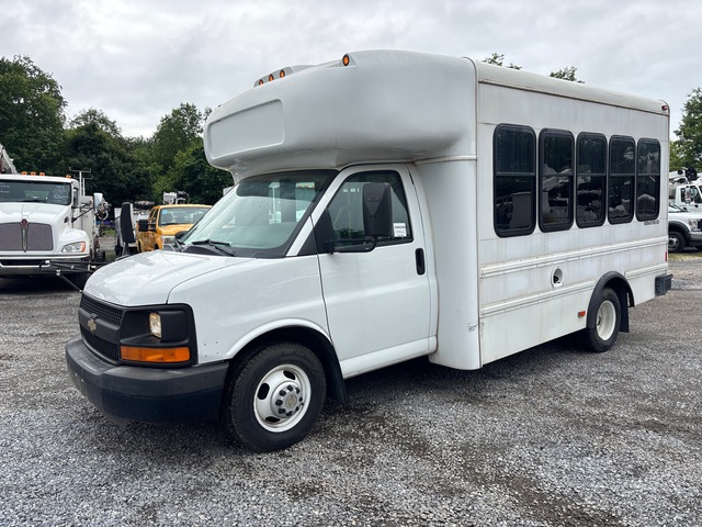 2011 Chevrolet Express 4x2 14-Seat Crew Carrier Bus