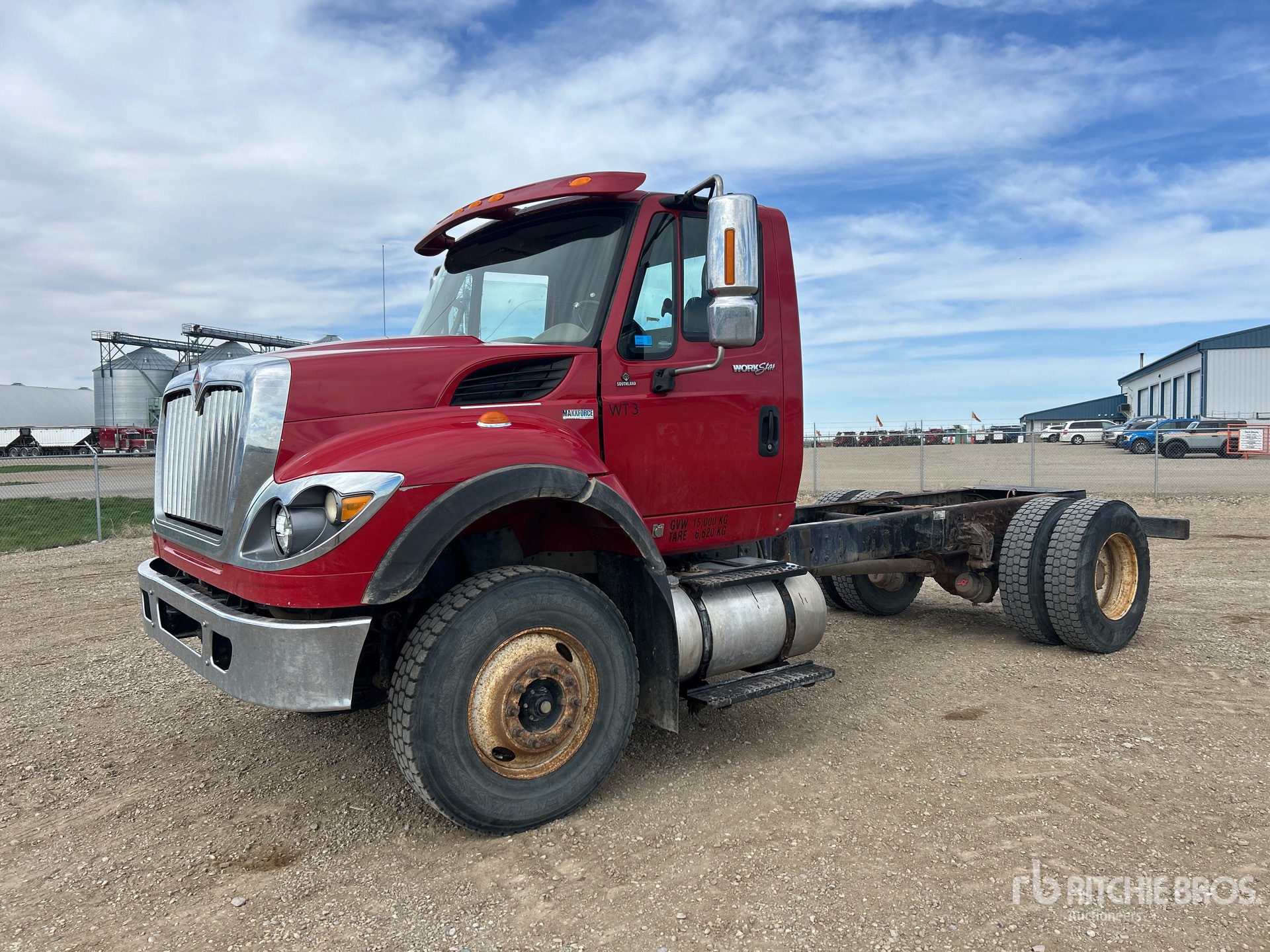 Photo of a 2011 International 7400