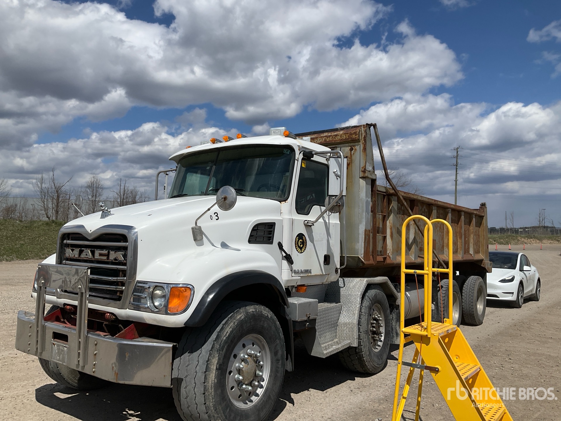 Photo of a 2004 Mack CV713 GRANITE
