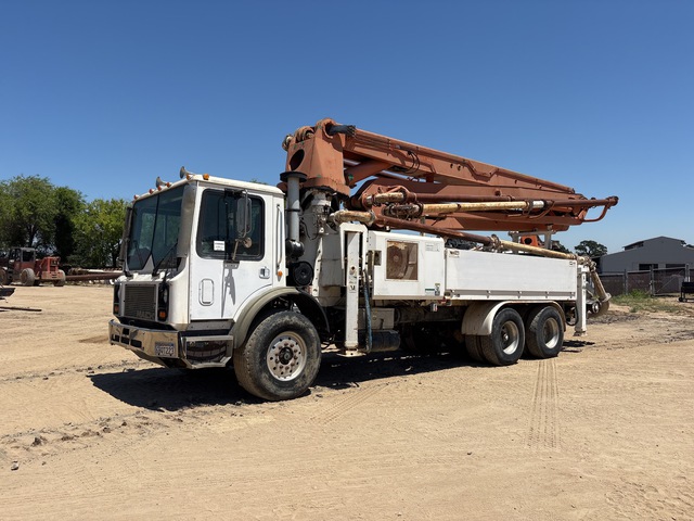2000 on Mack MR688 6x4 Concrete Pump Truck