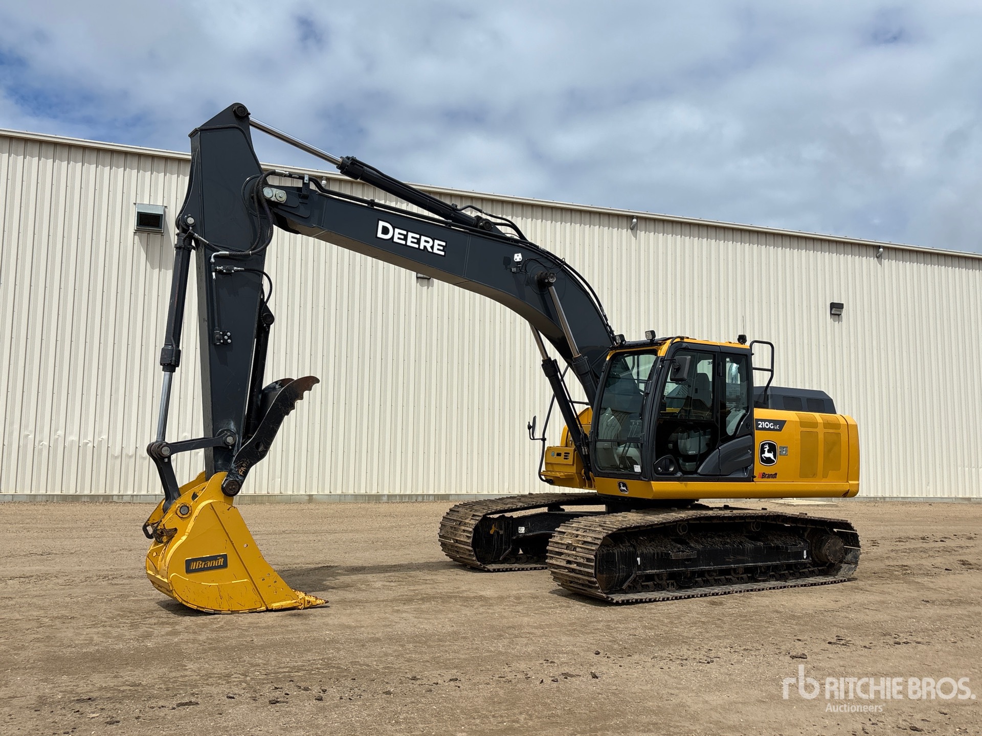 Photo of a 2022 John Deere 210GLC