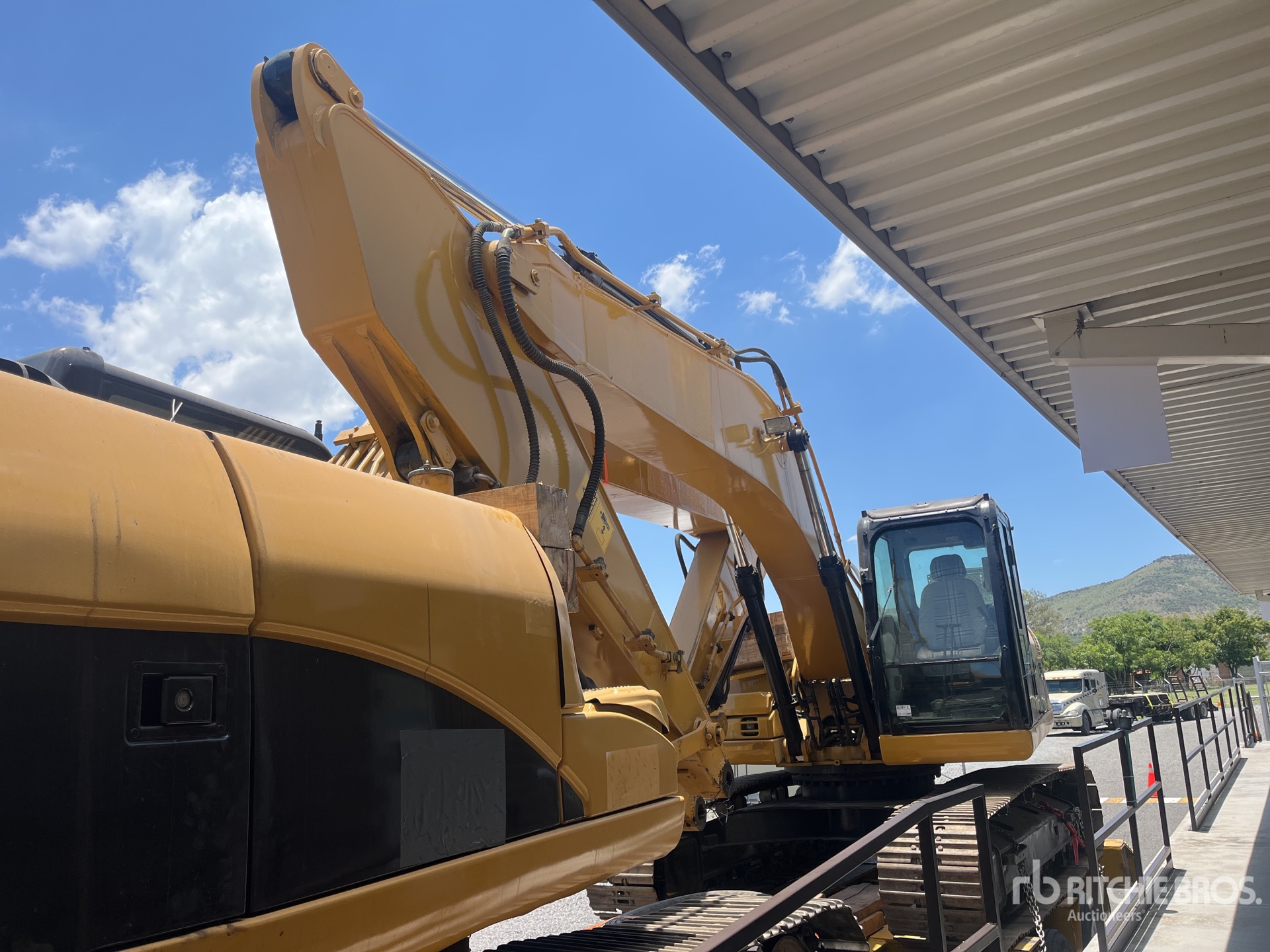Photo of a 2011 Caterpillar 320D