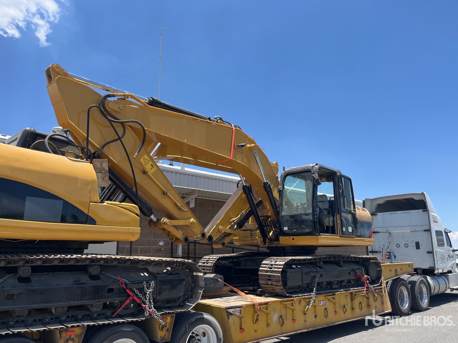 Photo of a 2007 Caterpillar 320D