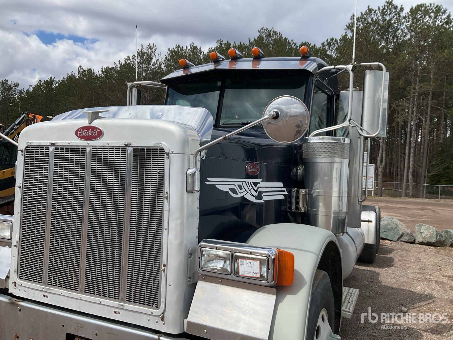 Photo of a 2007 Peterbilt 379