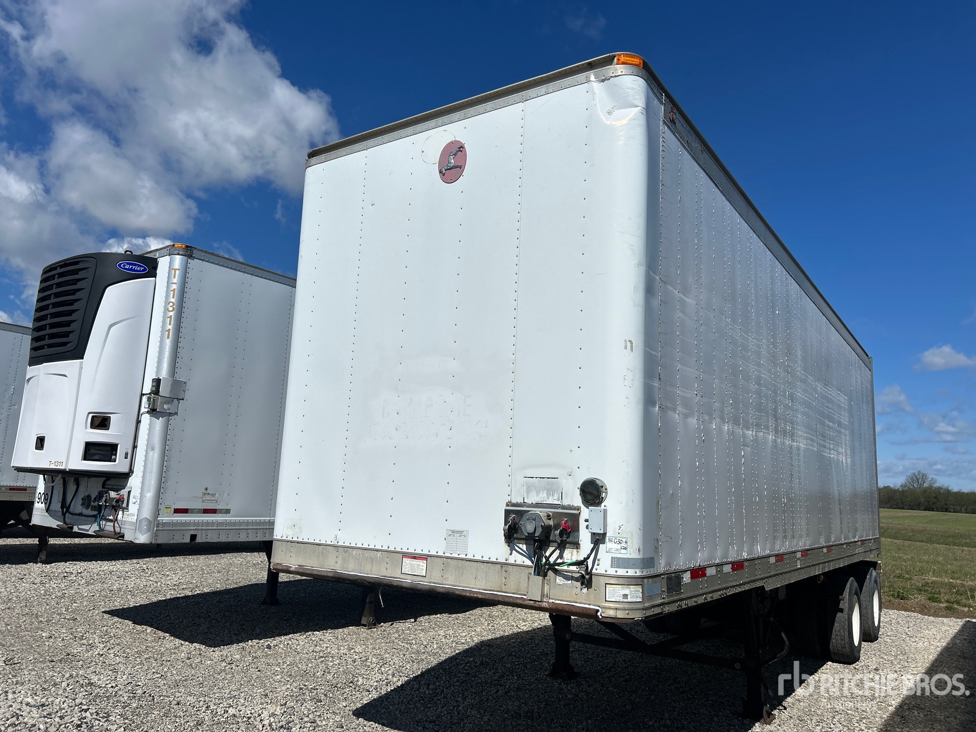 Photo of a 2000 Great Dane 30 ft x 102 in B-Train Lead T/A