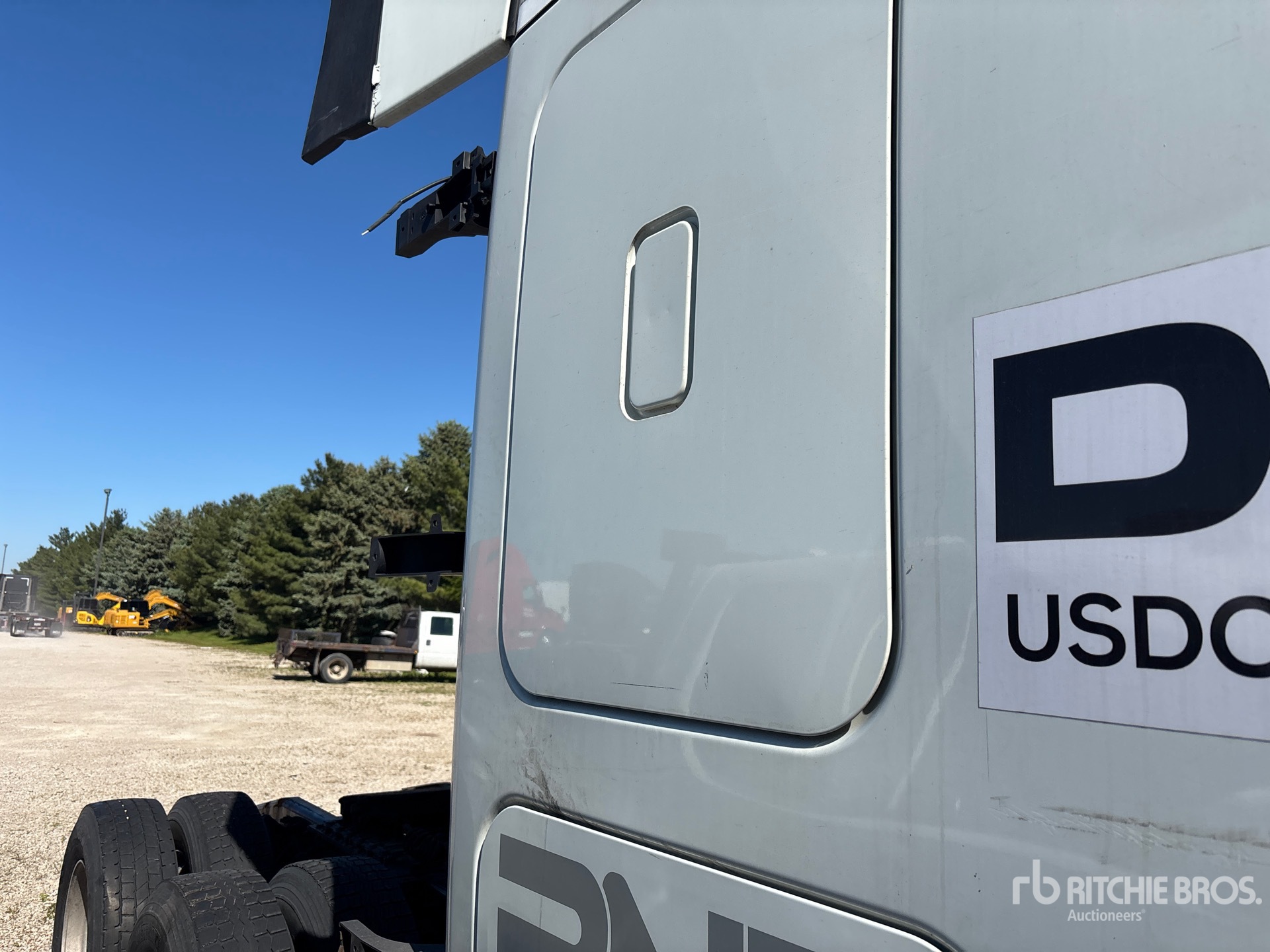 2021 Freightliner CASCADIA 126