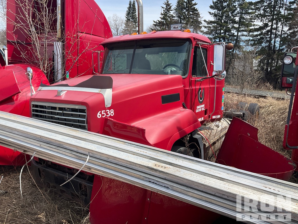 2001 Mack CH613 6x4 T/A Day Cab Truck Tractor (Inoperable