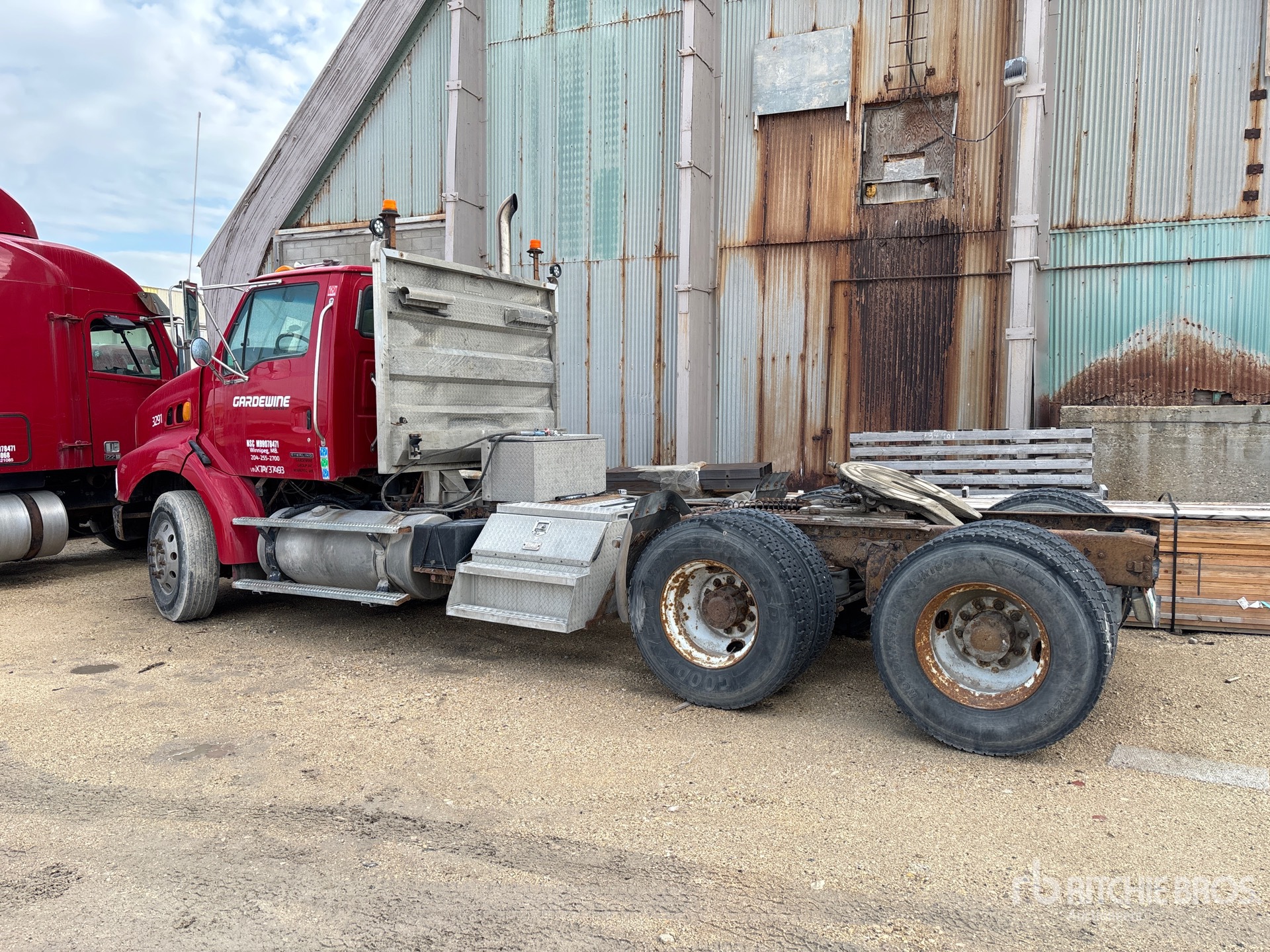 General Appearance with Picture, Left Rear Corner