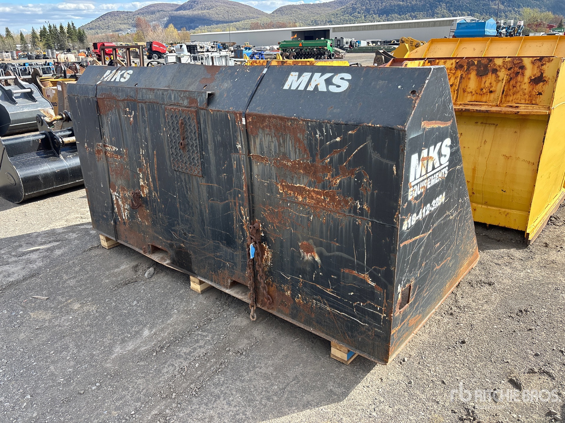 General Appearance with Picture, Right Rear Corner
