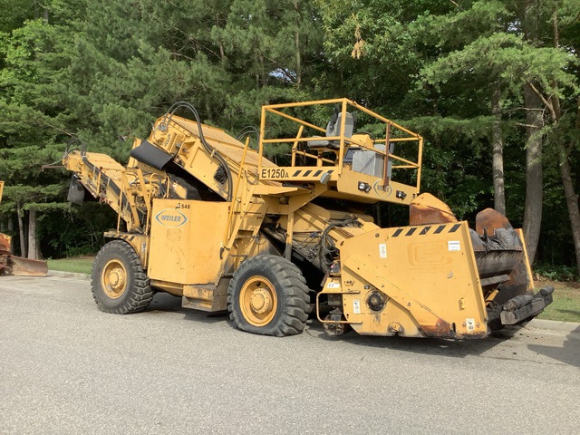 2011 Weiler 1250a MTV Wheel Asphalt Transfer Machine