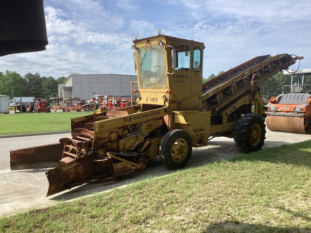 2001 Athey 7-12 Windrow Elevator