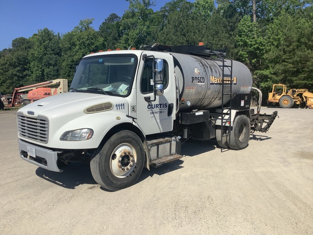 2014 Leeboy Maximizer 1850 gal on 2014 Freightliner M2 106 4x2 Asphalt Distributor Truck