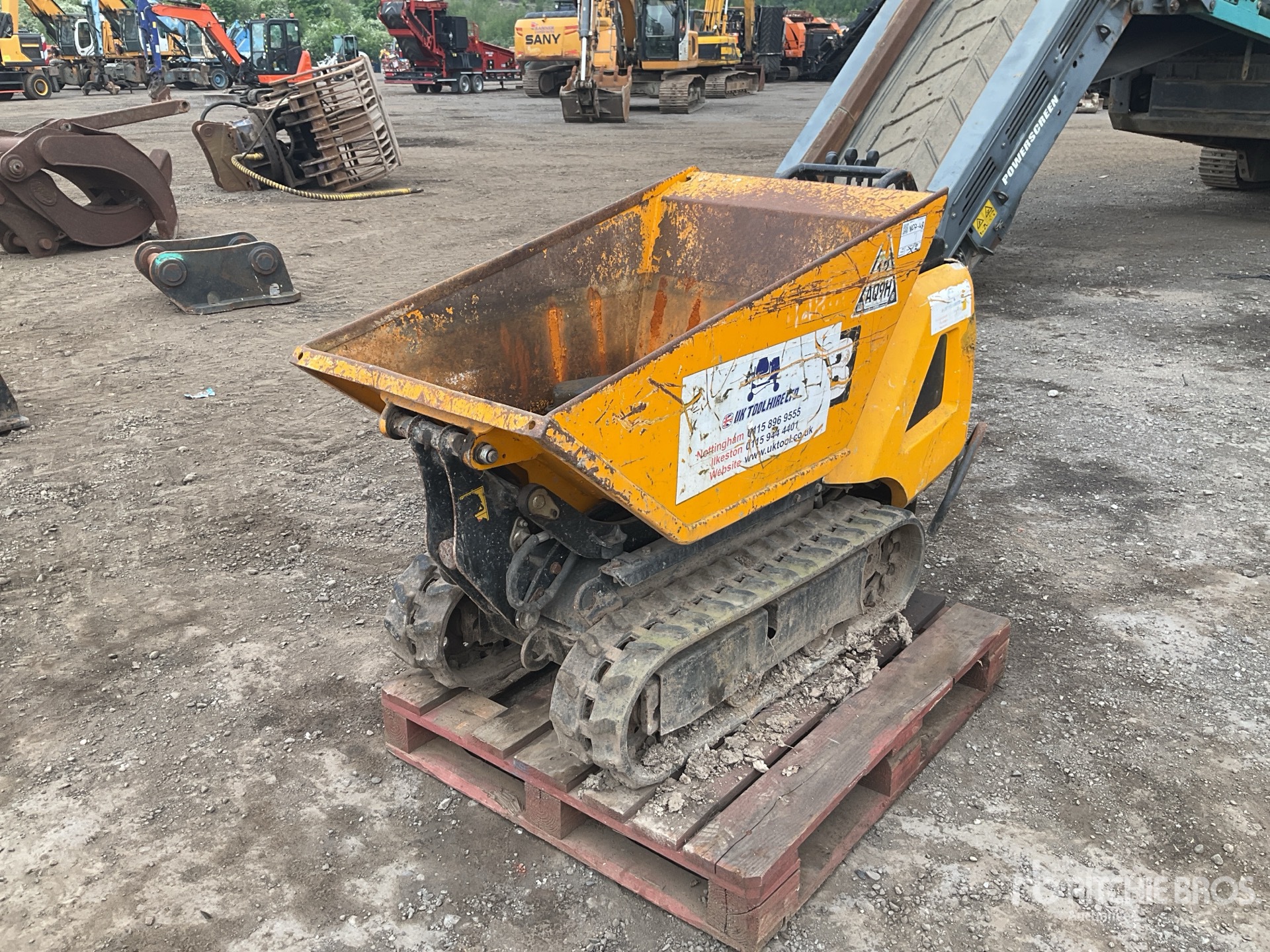 Photo of a 2017 JCB Walk-Behind Hi-Tip Mini Crawler