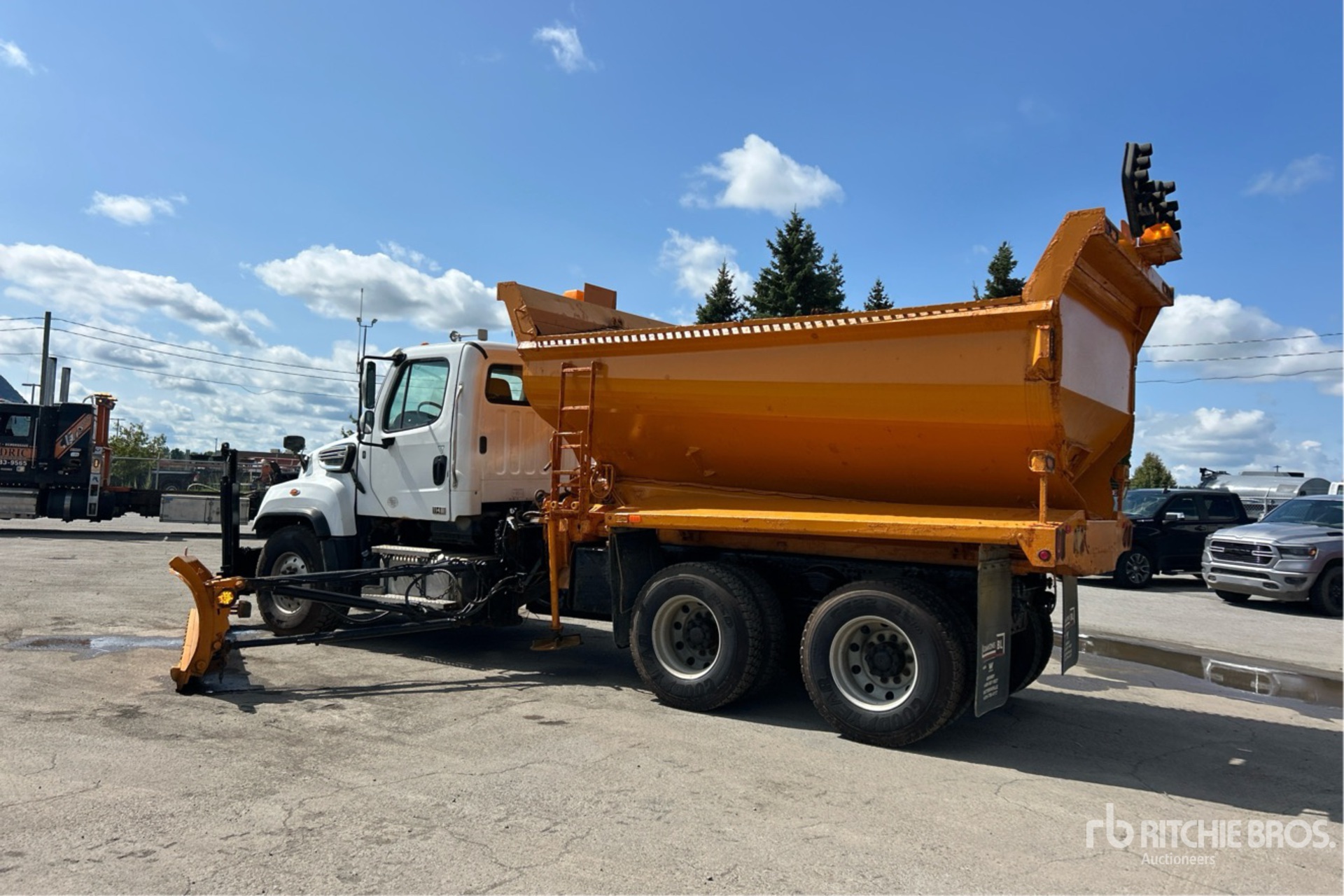 2020 Freightliner 114SD