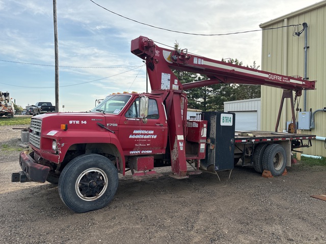 Simon-Ro TC-2863 28800 lb Straight Boom on 1994 Ford F-700 4x2 Boom Truck