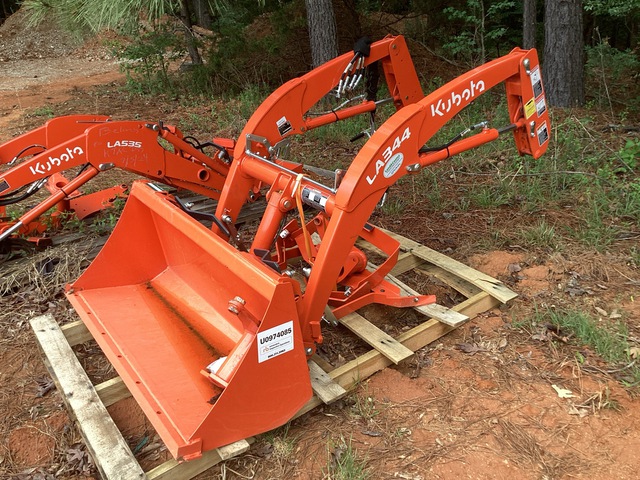 Kubota LA344S Front Loader Attachment Kubota LA344S Front Loader Attachment