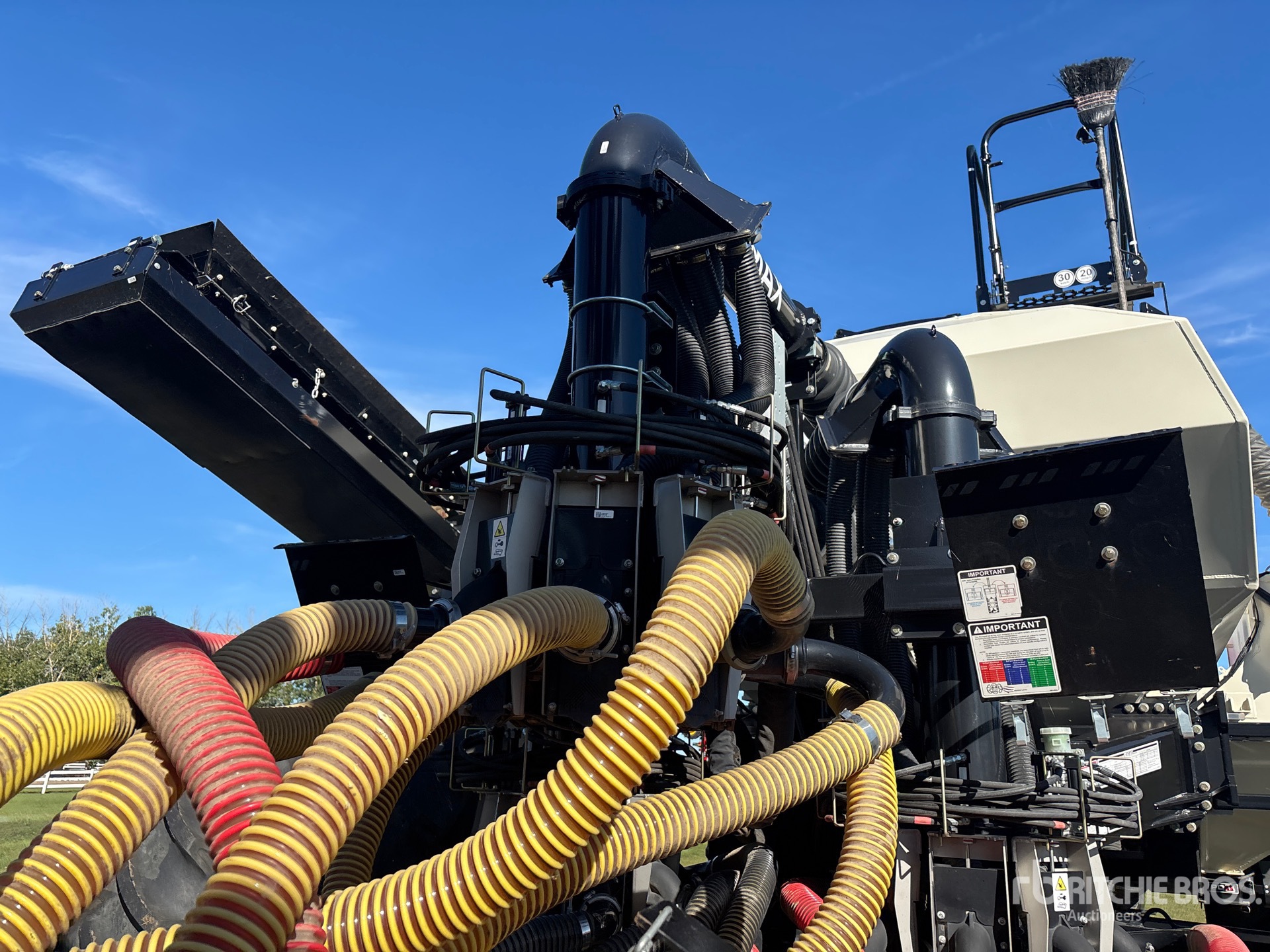 2024 Bourgault 3720 PCD HF