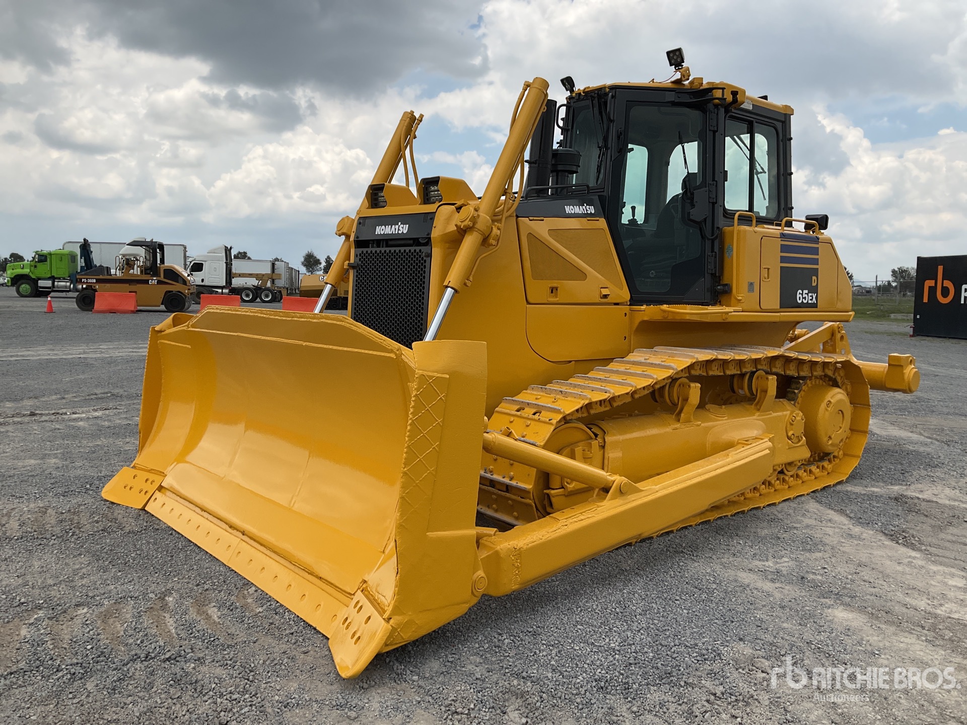 Photo of a 2013 Komatsu D65EX-16