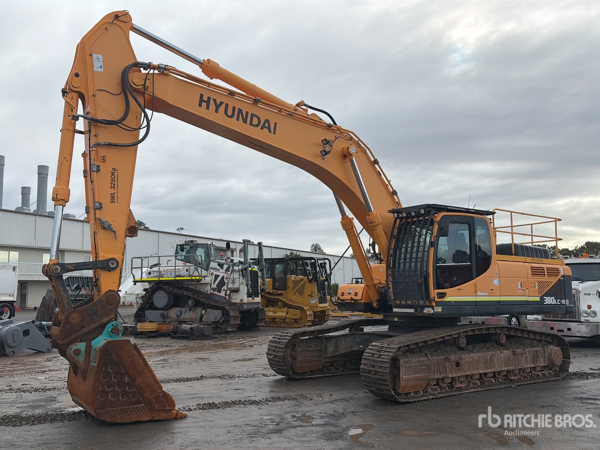 Photo of a 2016 Hyundai R380 LC-9