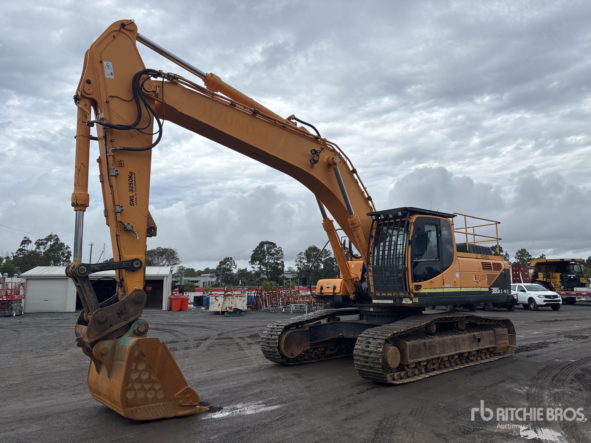 Photo of a 2016 Hyundai R380 LC-9