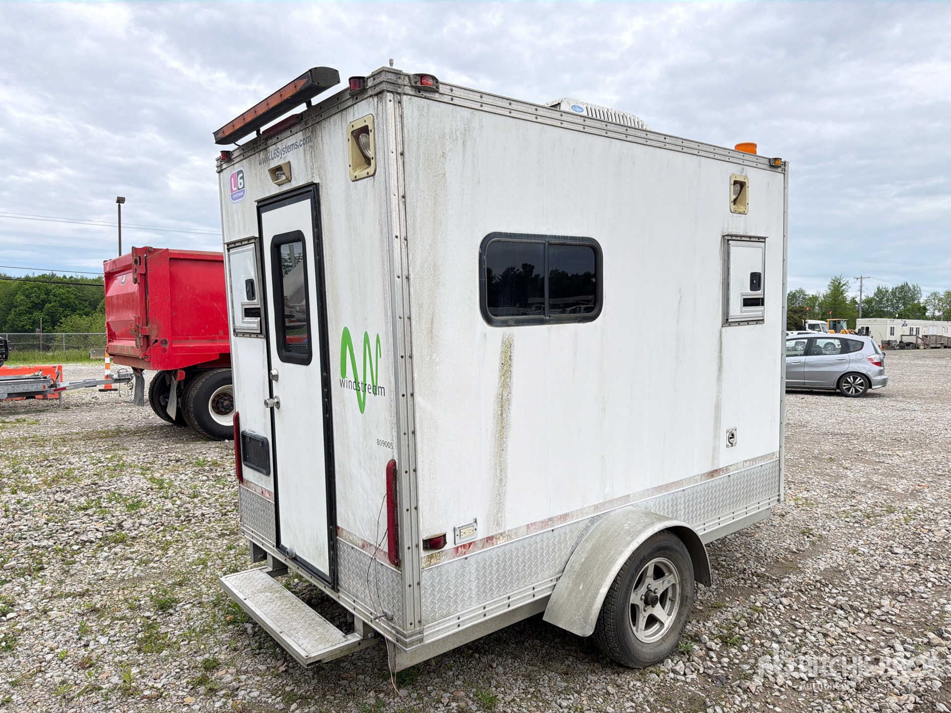 General Appearance with Picture, Right Rear Corner