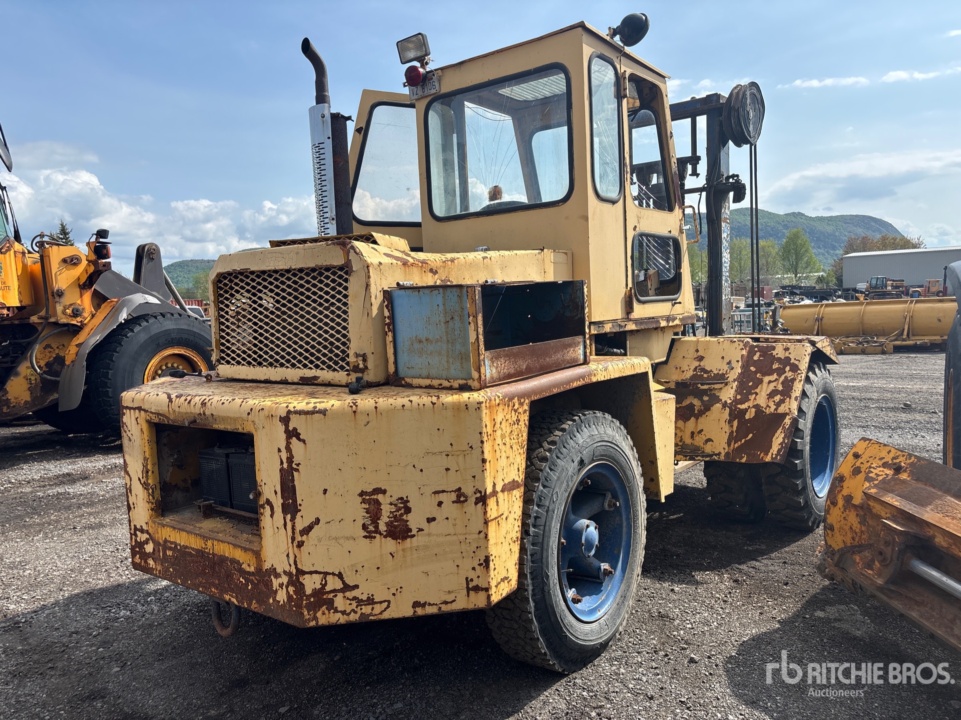 General Appearance with Picture, Right Rear Corner