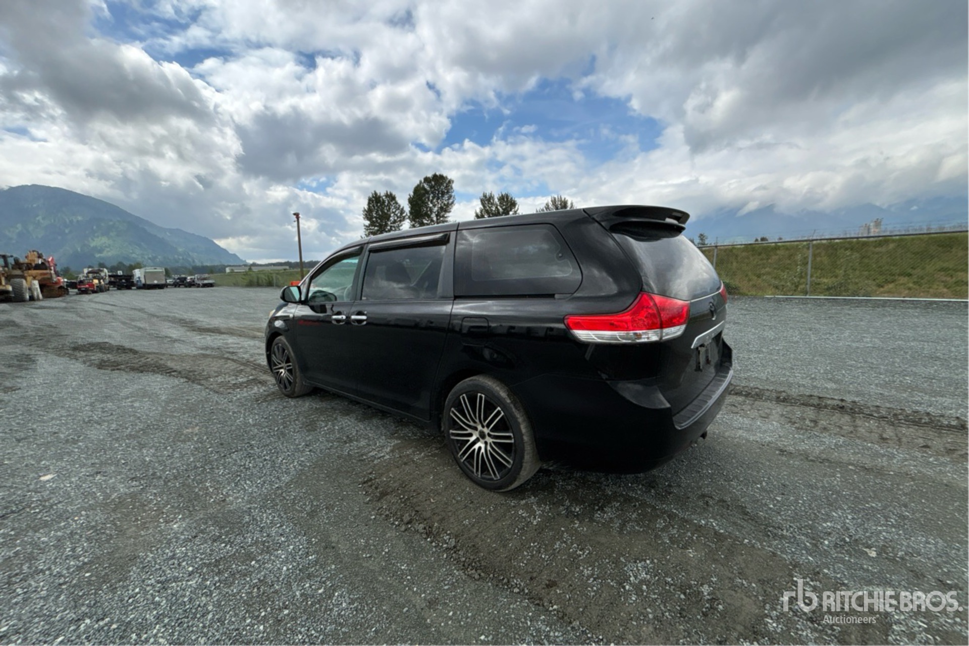General Appearance with Picture, Left Rear Corner