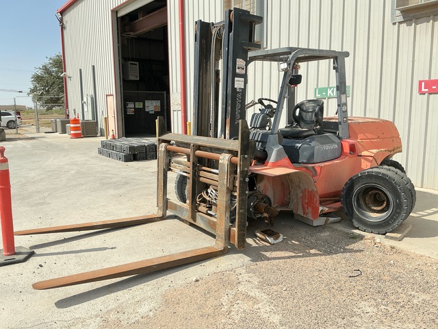 2012 (unverified) Toyota 7FDU70 14000 lb Pneumatic Tire Forklift (Inoperable)