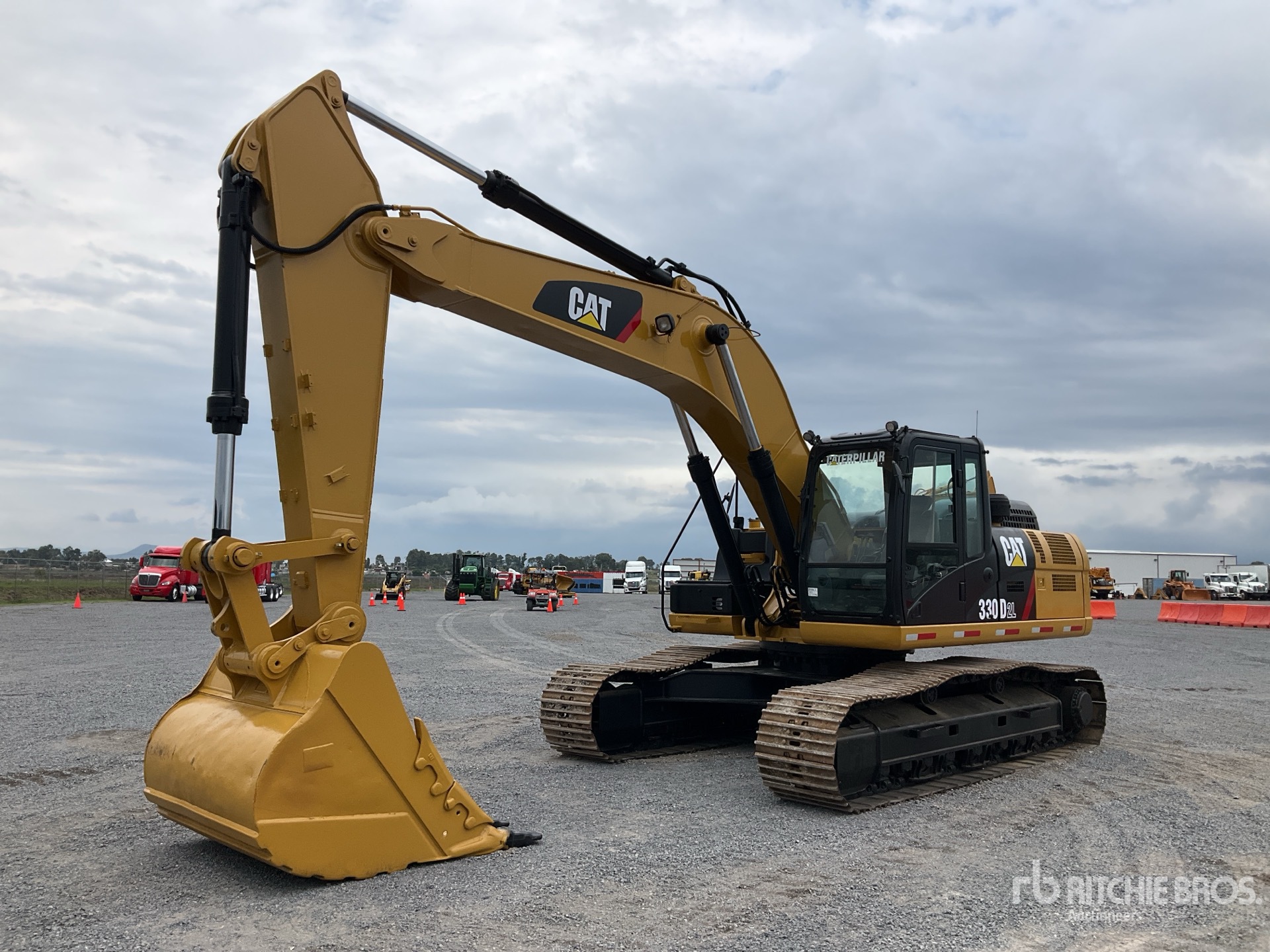 Photo of a 2018 Caterpillar 330DL