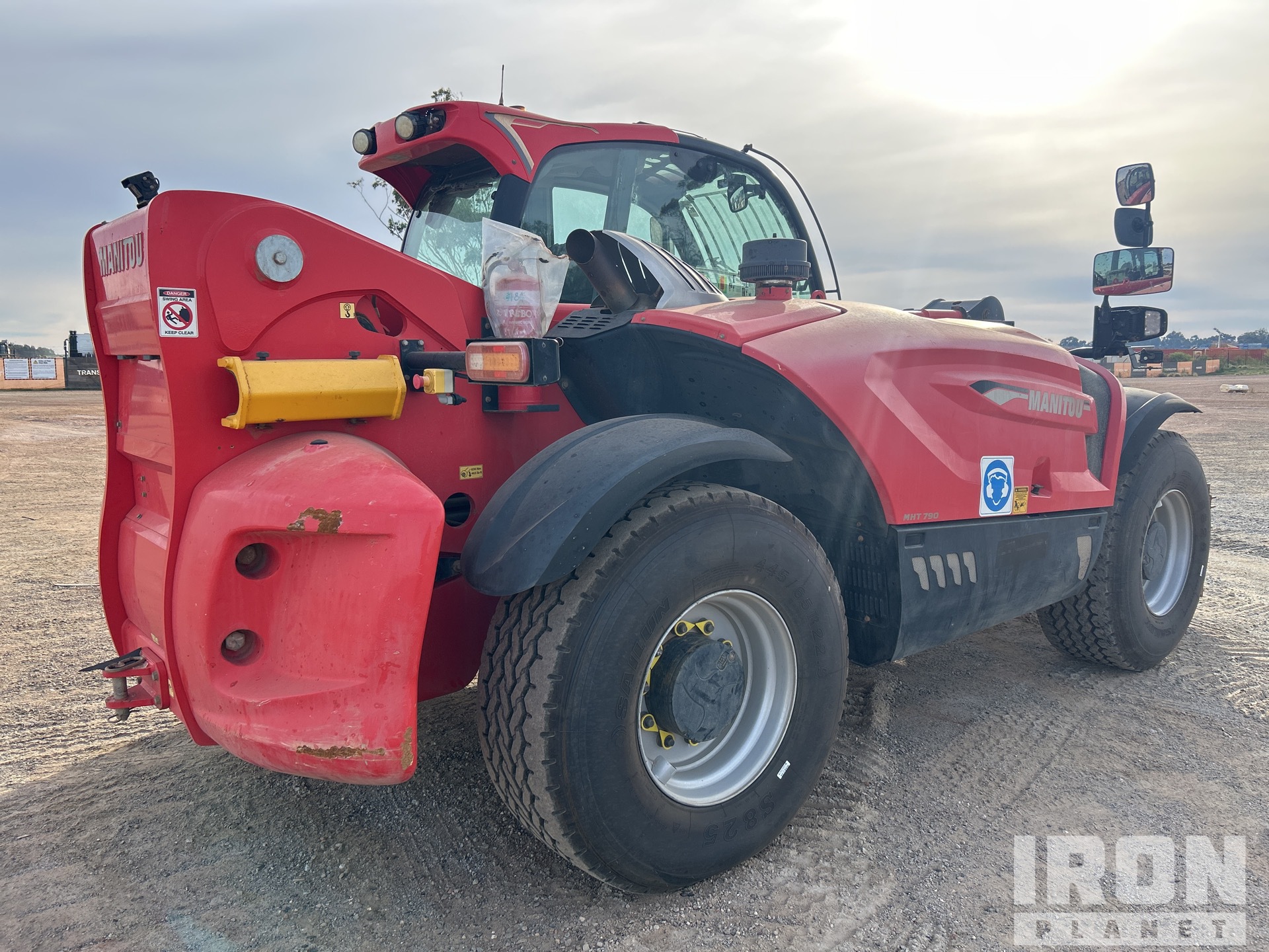 General Appearance with Picture, Right Rear Corner