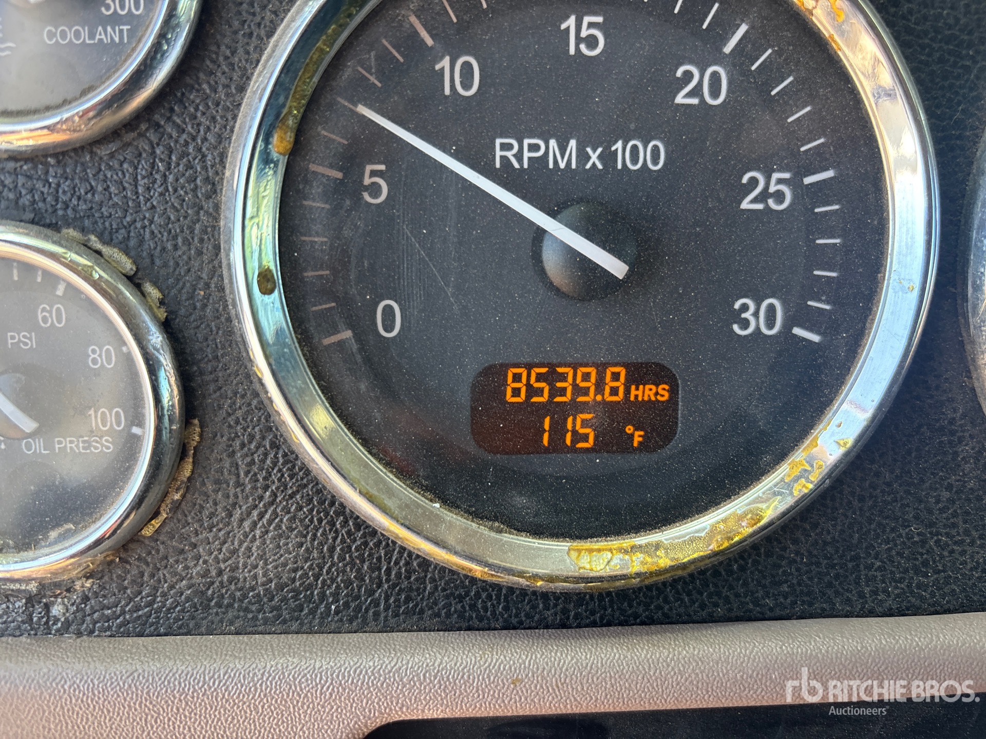 4 Transmision with Engine Hours