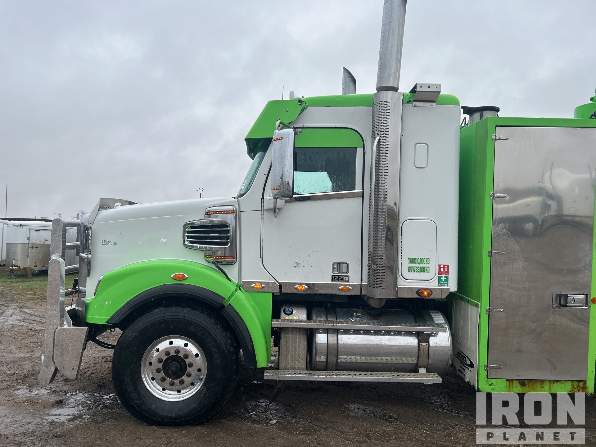 2015 Freightliner CORONADO 122SD