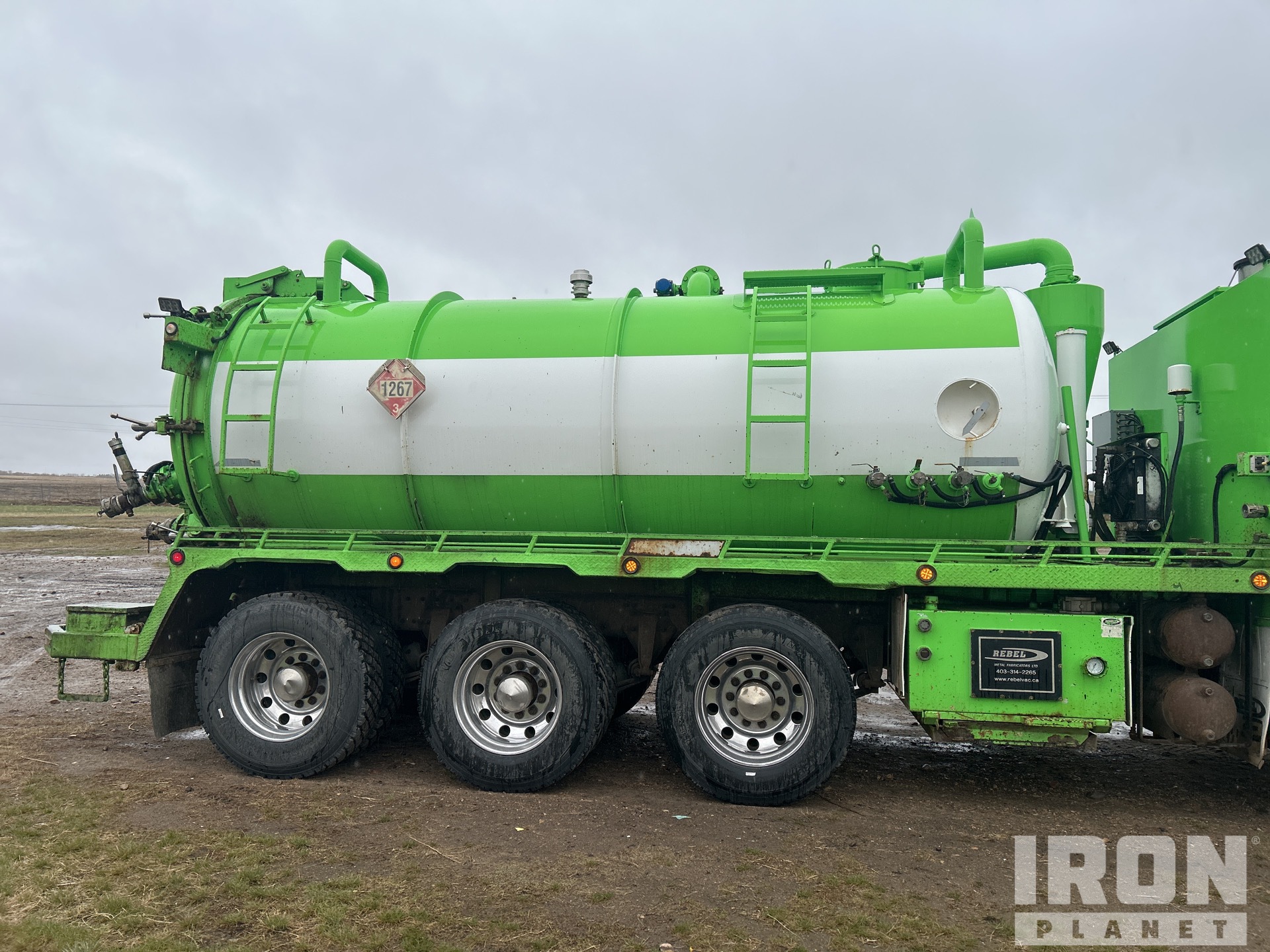 2015 Freightliner CORONADO 122SD