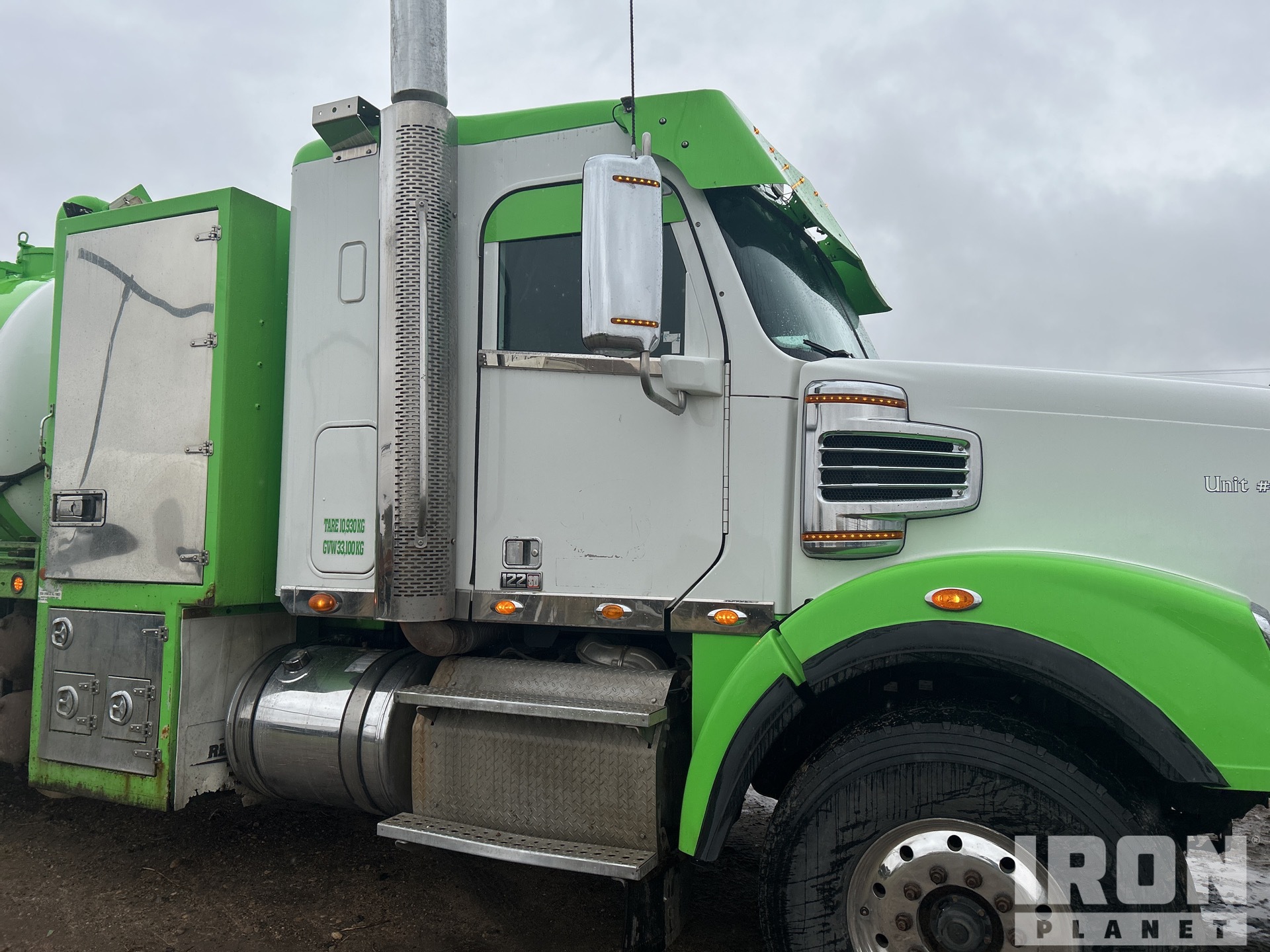 2015 Freightliner CORONADO 122SD