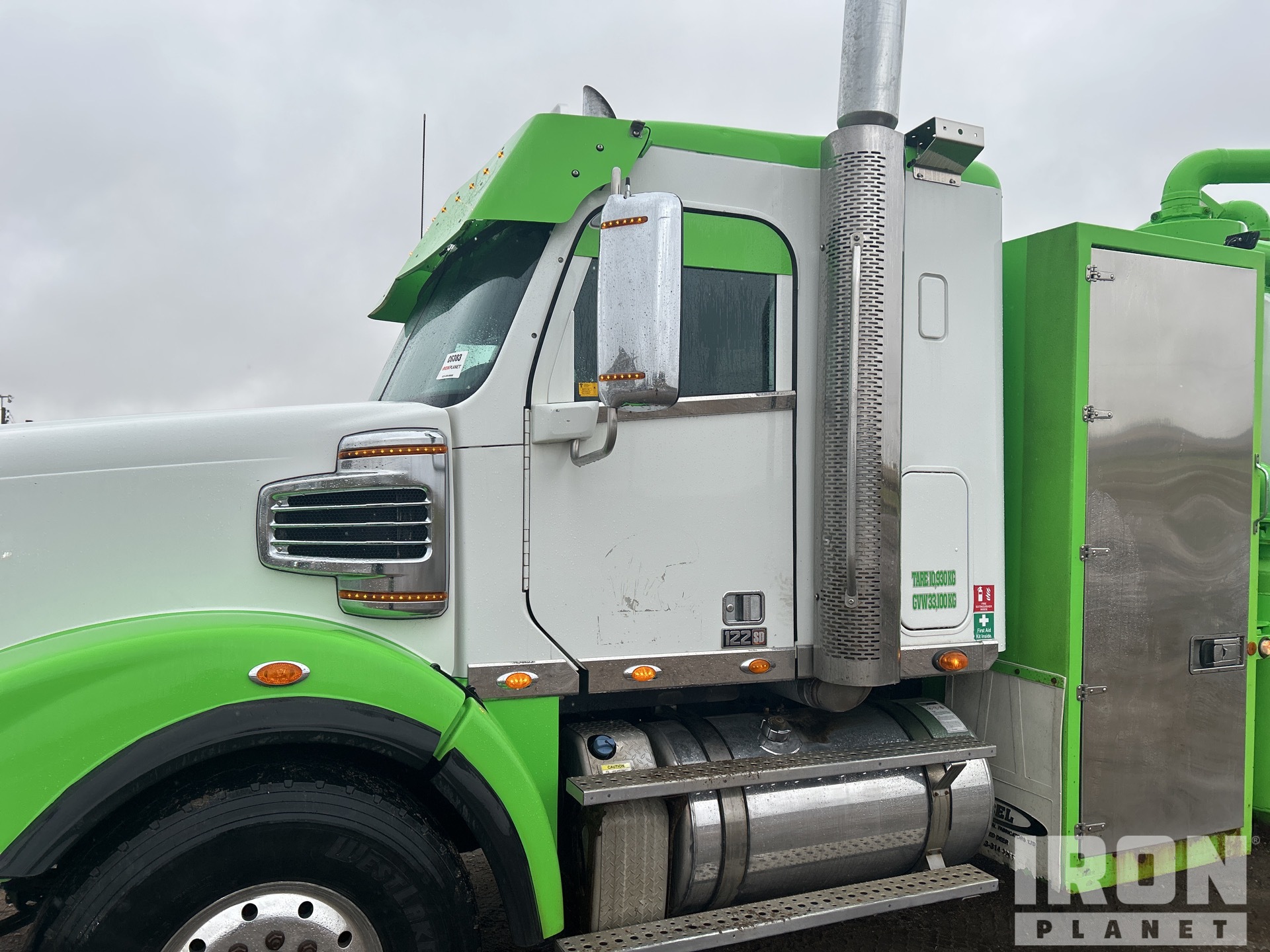 2015 Freightliner CORONADO 122SD